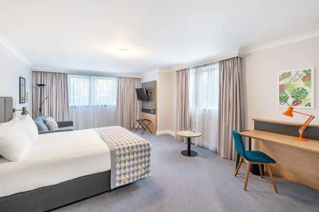 Premium Oda, 1 Büyük (Queen) Boy Yatak ve Çekyat (Minibar)