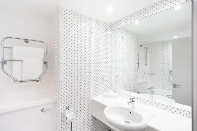 Premium Oda, 1 Büyük (Queen) Boy Yatak ve Çekyat (Minibar)