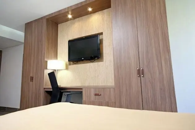 Standard Oda, 1 En Büyük (King) Boy Yatak, Mikrodalga (Minifridge Main Tower)