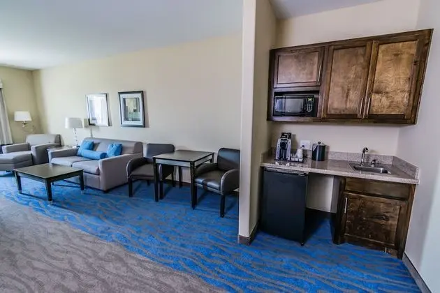Süit, 1 En Büyük (King) Boy Yatak ve Çekyat (Additional Living Area)