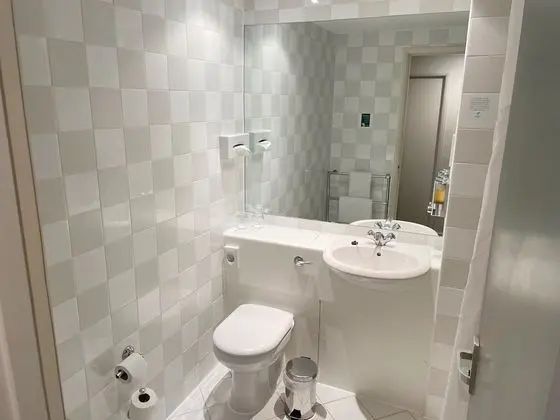 Standard Oda, 1 Büyük (Queen) Boy Yatak, Manzaralı