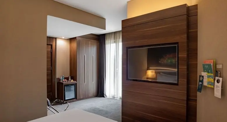 Premium Oda, 1 Büyük (Queen) Boy Yatak, Sigara İçilebilir