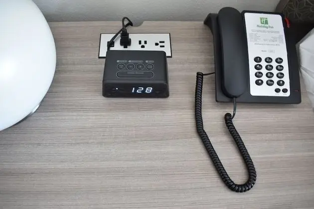 Standard Oda, 2 Büyük (Queen) Boy Yatak, Engellilere Uygun (Roll-In Shower)