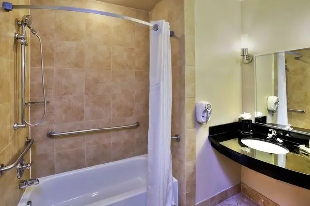 Süit, 1 En Büyük (King) Boy Yatak, Engellilere Uygun (Communication, Accessible Tub)