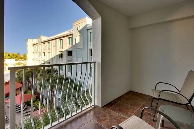 Süit, 1 Yatak Odası, Balkon, Havuz Manzaralı