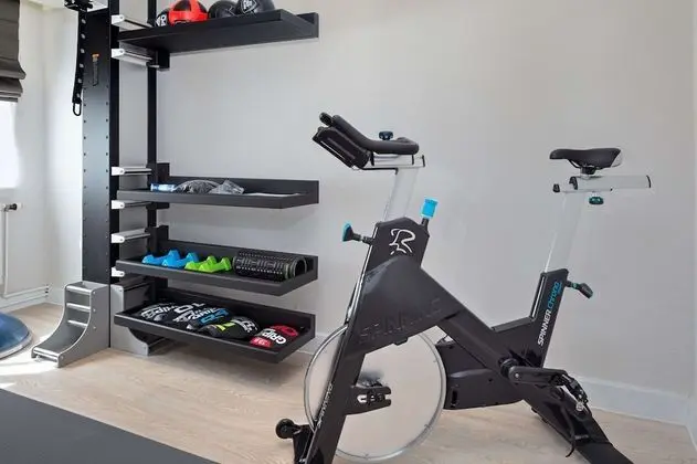 Oda, 1 Büyük (Queen) Boy Yatak (Fitness)