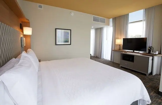 Standard Oda, 1 En Büyük (King) Boy Yatak, Engellilere Uygun (Comm)