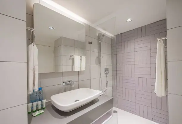 Standard Oda, 1 Büyük (Queen) Boy Yatak