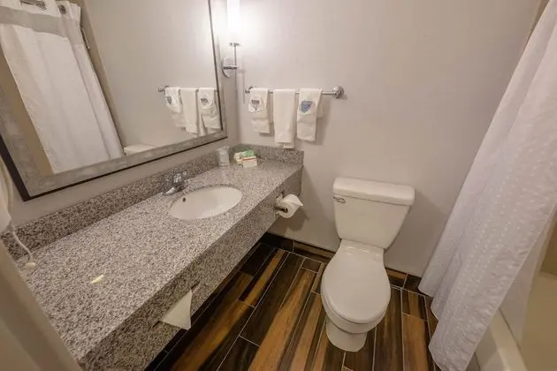 Standard Oda, 2 Büyük (Queen) Boy Yatak (Bath Shower Combo)