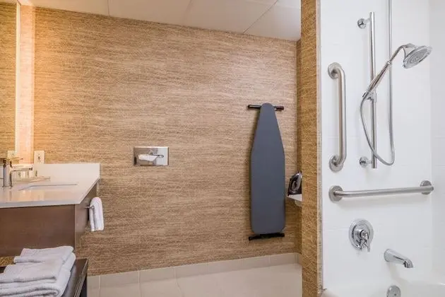 Standard Oda, 1 En Büyük (King) Boy Yatak, Engellilere Uygun (Mobility Tub)