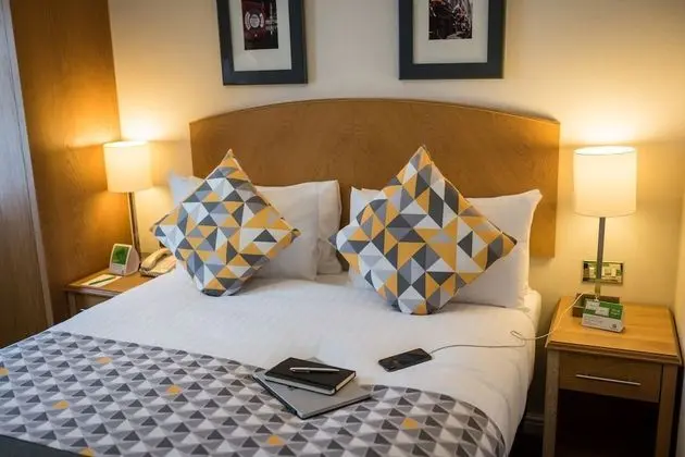 Standard Oda, 1 En Büyük (King) Boy Yatak (Minifridge)