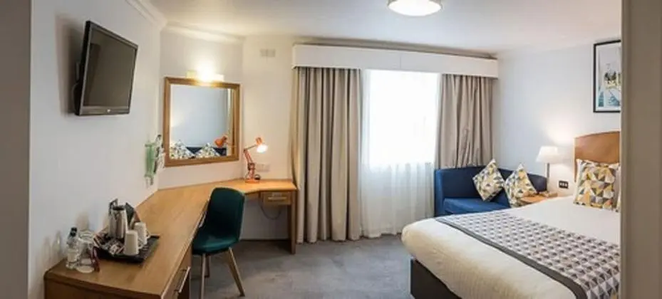 Standard Oda, 1 En Büyük (King) Boy Yatak (Minifridge)