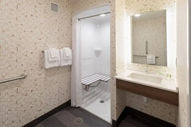 Standard Oda, 1 Büyük (Queen) Boy Yatak, Engellilere Uygun (Communications, Transfer Shower)