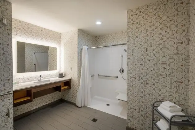 Standard Oda, 1 En Büyük (King) Boy Yatak, Engellilere Uygun (Mobility, Transfer Shower)