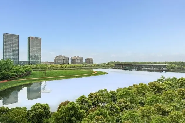 Standard Oda, 1 En Büyük (King) Boy Yatak, Göl Manzaralı