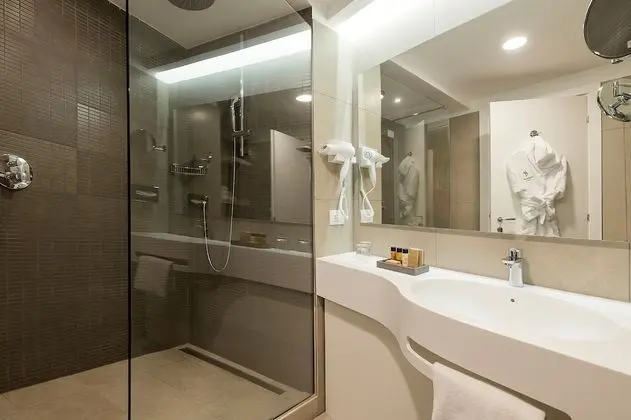 Premium Oda, 1 En Büyük (King) Boy Yatak