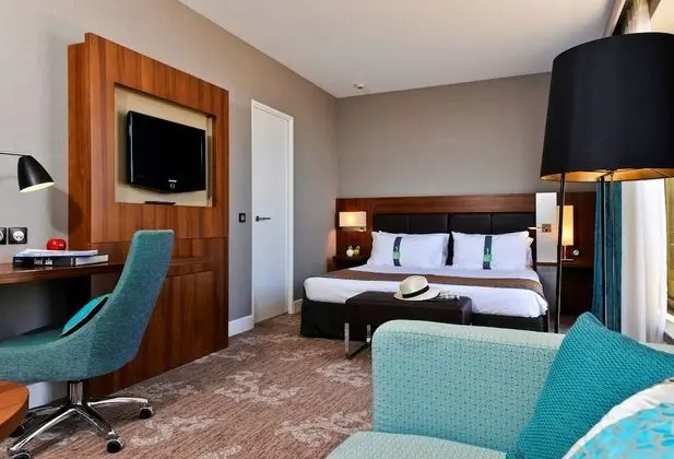 Süit, 2 Yatak Odası (1 King & 2 Single Beds)