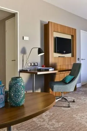 Süit, 2 Yatak Odası (1 King & 2 Single Beds)