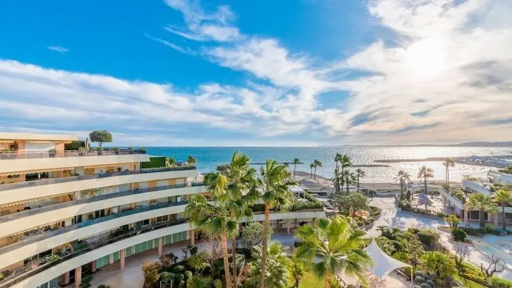 Süit, 1 En Büyük (King) Boy Yatak ve Çekyat, Balkon, Deniz Manzaralı