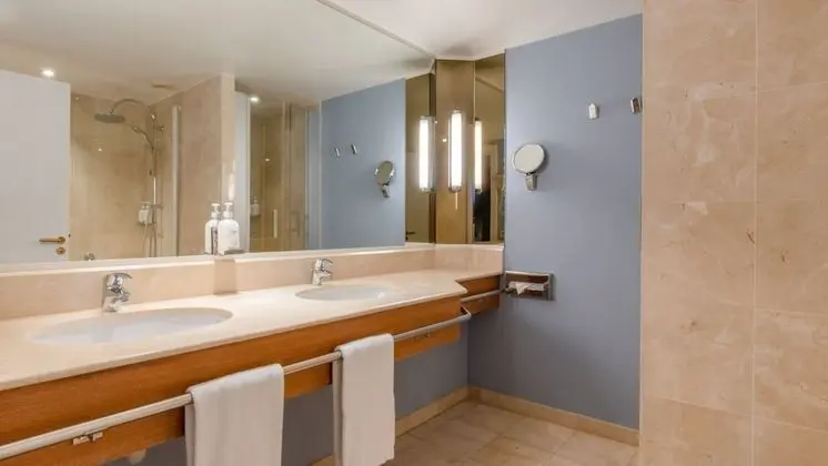Süit, 1 En Büyük (King) Boy Yatak ve Çekyat, Balkon, Deniz Manzaralı