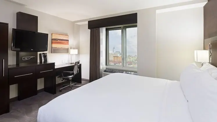 Standard Oda, 1 En Büyük (King) Boy Yatak, Şehir Manzaralı (High Floor)