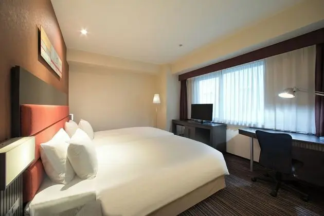 İki Ayrı Yataklı Oda, Sigara İçilmez (Hollywood Twin Room)