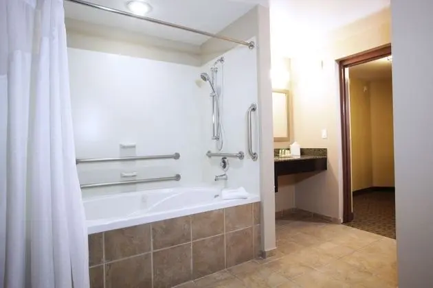 Süit, 1 En Büyük (King) Boy Yatak, Engellilere Uygun (Mobility, Accessible Tub)