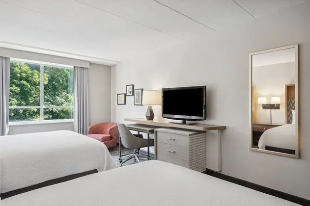 Standard Oda, 2 Büyük (Queen) Boy Yatak, Engellilere Uygun (Mobility, Transfer Shower)