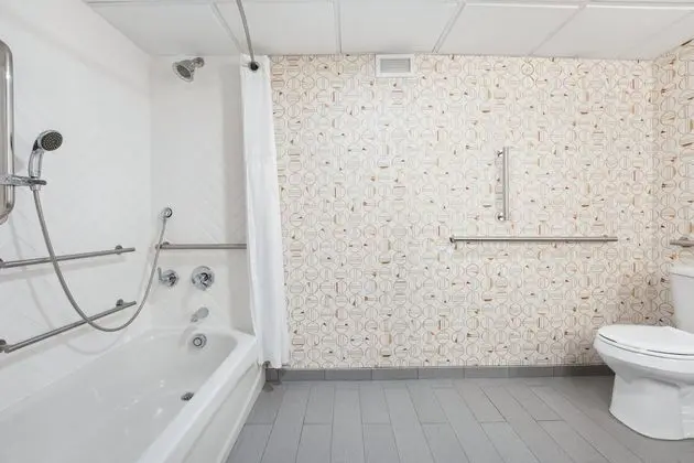 Standard Oda, 2 Büyük (Queen) Boy Yatak, Engellilere Uygun (Mobility, Transfer Shower)