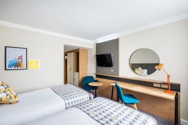 Premium Oda, 1 Büyük (Queen) Boy Yatak ve Çekyat (Minibar)