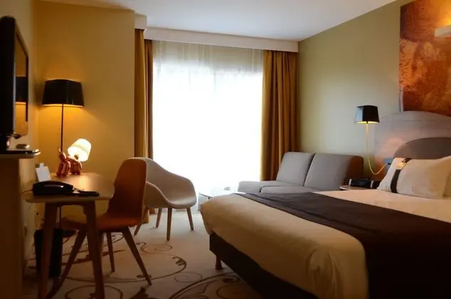 Premium Oda, 1 Büyük (Queen) Boy Yatak ve Çekyat, Balkon