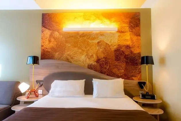 Premium Oda, 1 Büyük (Queen) Boy Yatak ve Çekyat, Balkon