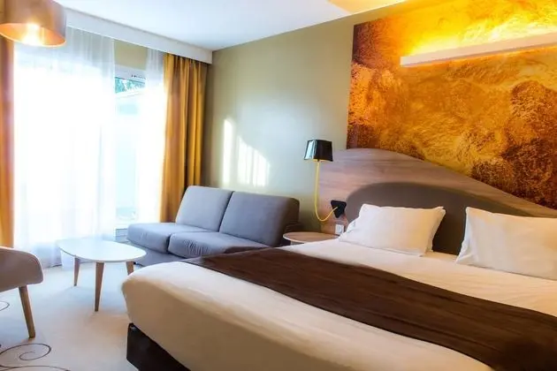 Premium Oda, 1 Büyük (Queen) Boy Yatak ve Çekyat, Balkon