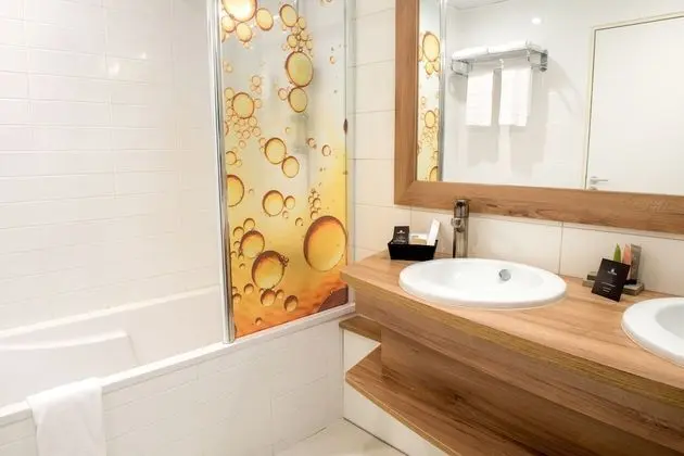 Premium Oda, 1 Büyük (Queen) Boy Yatak ve Çekyat, Balkon