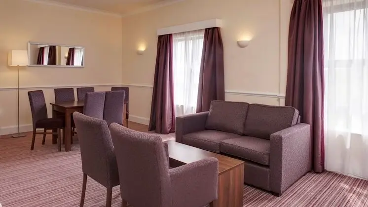 Süit, 1 Yatak Odası (Living and Dining Areas)