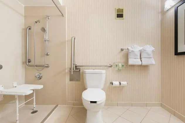 Standard Oda, 1 En Büyük (King) Boy Yatak, Engellilere Uygun (Mobil, Roll Shower)