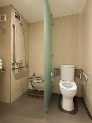 Standard Oda, 2 Büyük (Queen) Boy Yatak, Engellilere Uygun