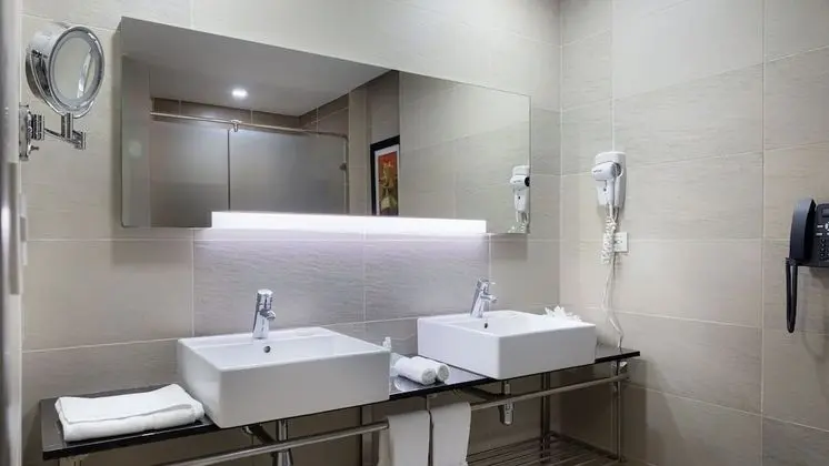 Süit, 1 En Büyük (King) Boy Yatak, Business Dinlenme Salonu Kullanımı