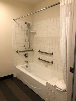 Standard Oda, 2 Çift Kişilik Yatak, Engellilere Uygun (Accessible Tub)