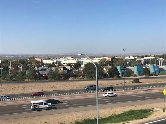 Süit, 1 En Büyük (King) Boy Yatak ve Çekyat, Engellilere Uygun (Comm)