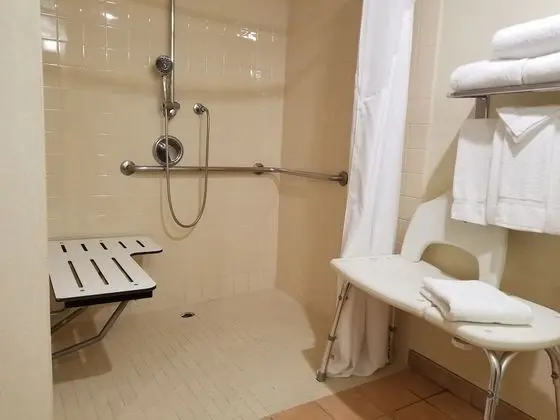 Standard Oda, 1 En Büyük (King) Boy Yatak, Engellilere Uygun (Mobil, Roll Shwr)