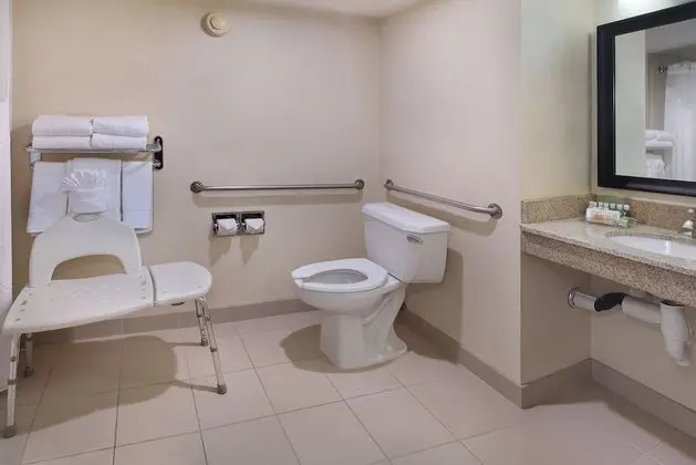 Standard Oda, 1 En Büyük (King) Boy Yatak, Engellilere Uygun (Mobil, Tub)