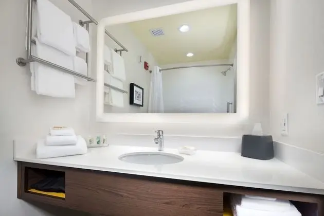 Standard Oda, 1 En Büyük (King) Boy Yatak (Walk-In Shower)