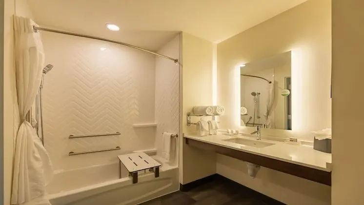 Standard Oda, 1 En Büyük (King) Boy Yatak, Engellilere Uygun (Mobility Tub)