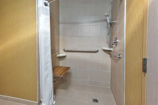 Süit, 1 En Büyük (King) Boy Yatak, Engellilere Uygun (Mobility, Accessible Tub)