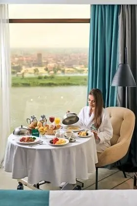Süit, 1 En Büyük (King) Boy Yatak, Sigara İçilebilir, Şehir Manzaralı