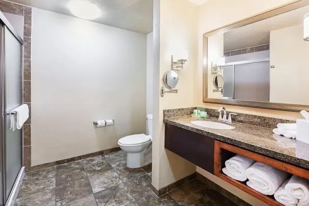 Süit, 1 En Büyük (King) Boy Yatak ve Çekyat, Balkon