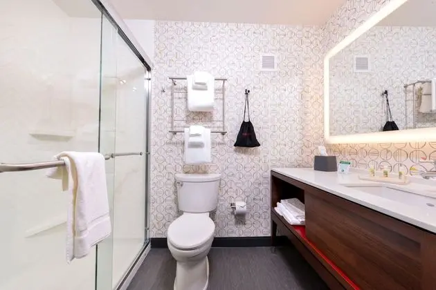Standard Oda, 2 Büyük (Queen) Boy Yatak (Walk-In Shower)