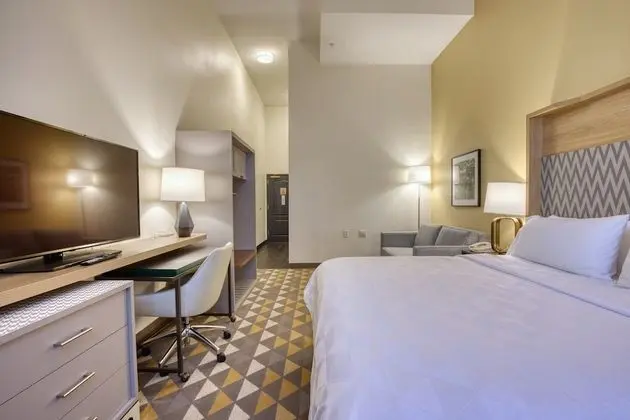 Standard Oda, 1 En Büyük (King) Boy Yatak, Engellilere Uygun (Communication Accessible)
