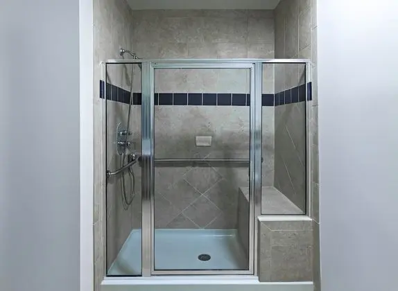 Standard Oda, 2 Büyük (Queen) Boy Yatak, Engellilere Uygun (Mobility, Transfer Shower)